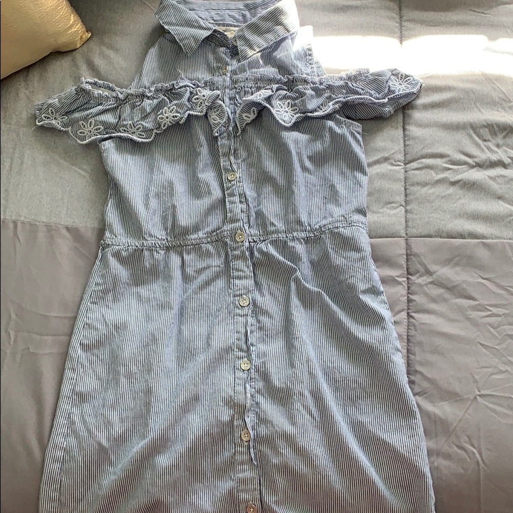 dress of the shoulder